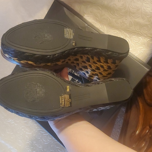 Brand new Vince Camuto Phoenixx Wedge Sandal - Picture 7 of 11